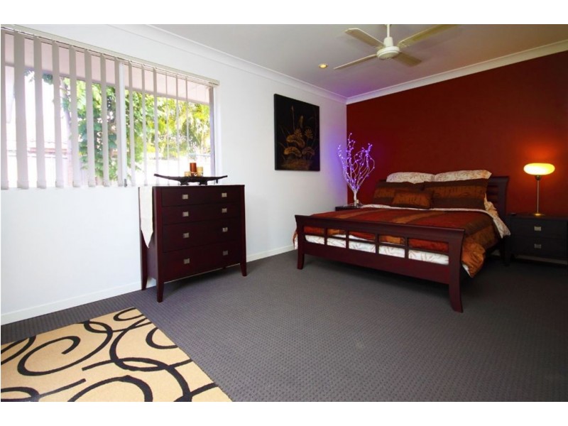 8 Hyacinth Avenue, Hollywell QLD 4216