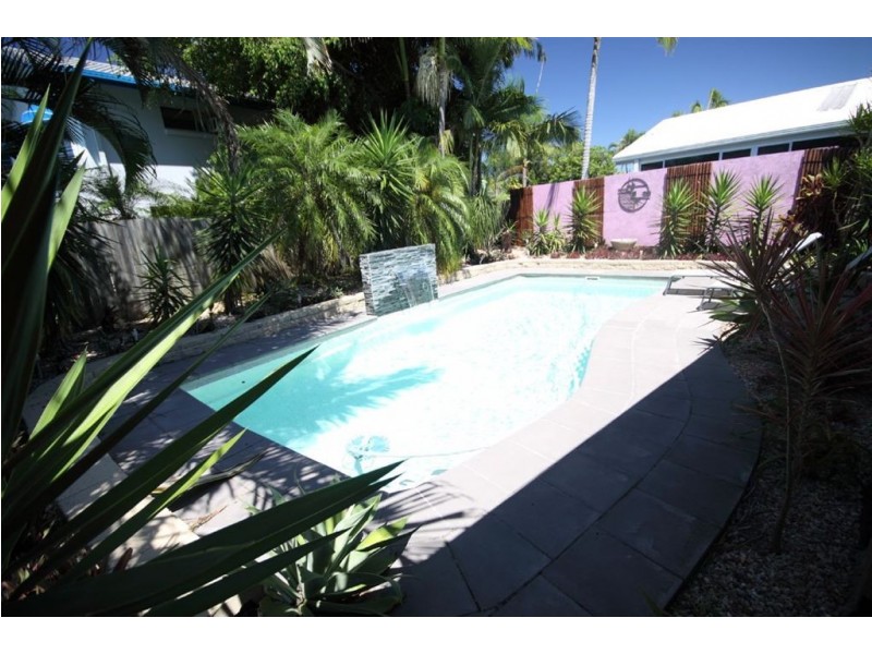 2 Kikori, Runaway Bay QLD 4216