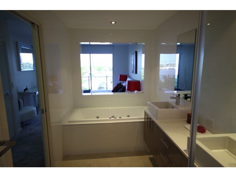 4/5229 Emerald Island Drive, Benowa QLD 4217