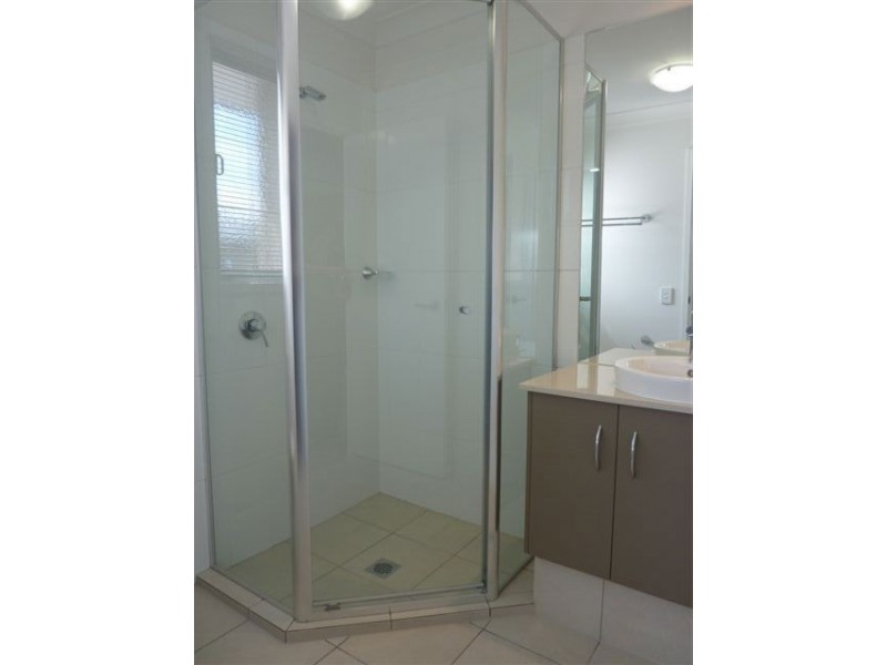 4/446 Pine Ridge Rd, Coombabah QLD 4216