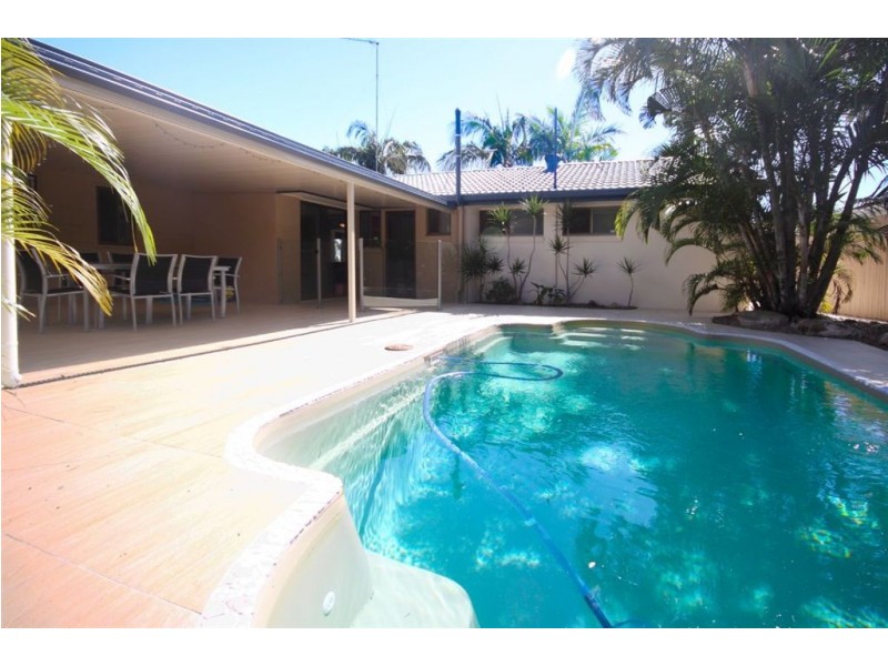 42 Columbus Drive, Hollywell QLD 4216