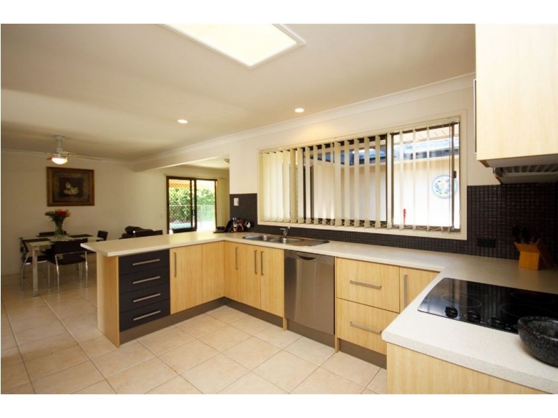 42 Columbus Drive, Hollywell QLD 4216