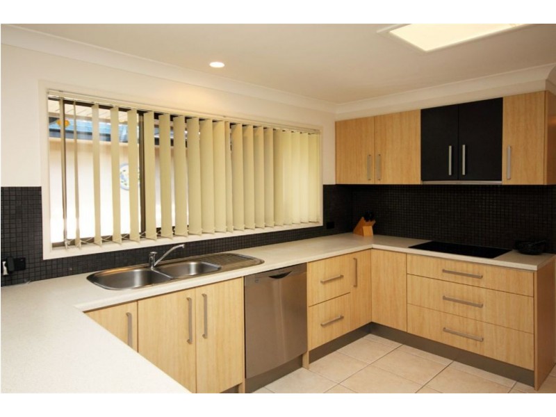 42 Columbus Drive, Hollywell QLD 4216