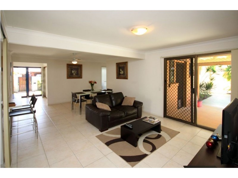 42 Columbus Drive, Hollywell QLD 4216