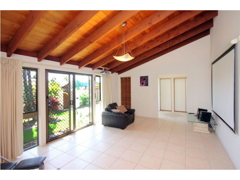 42 Columbus Drive, Hollywell QLD 4216