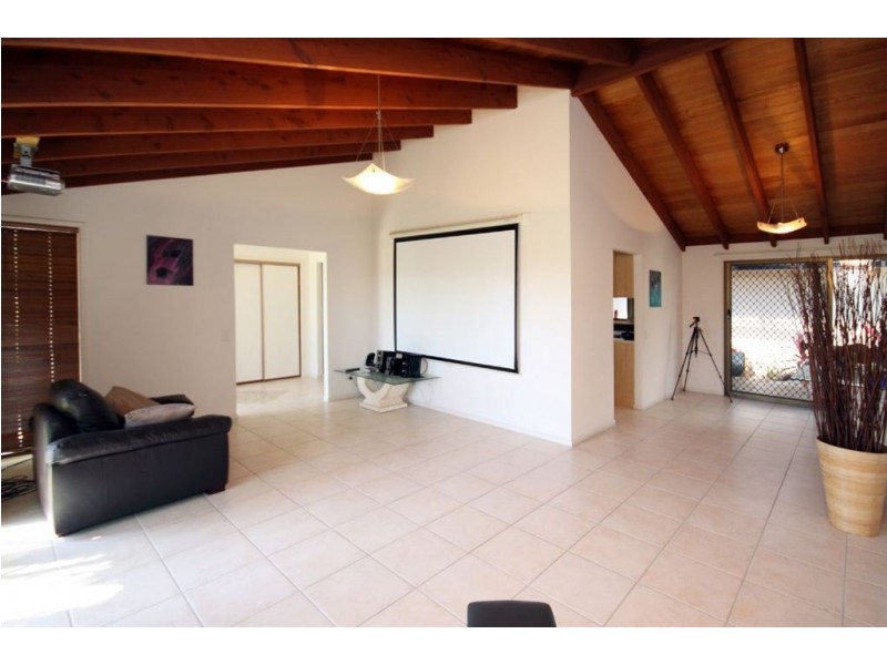 42 Columbus Drive, Hollywell QLD 4216