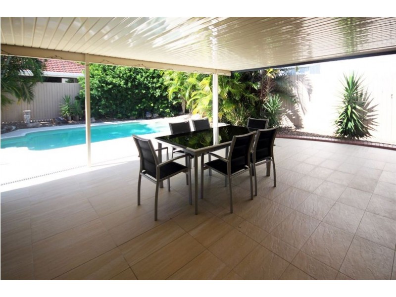 42 Columbus Drive, Hollywell QLD 4216