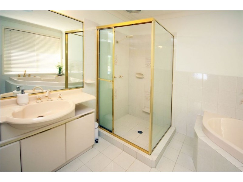 10 Cockleshell Court, Runaway Bay QLD 4216