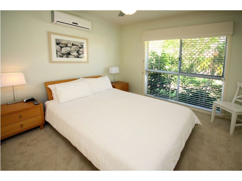 10 Cockleshell Court, Runaway Bay QLD 4216