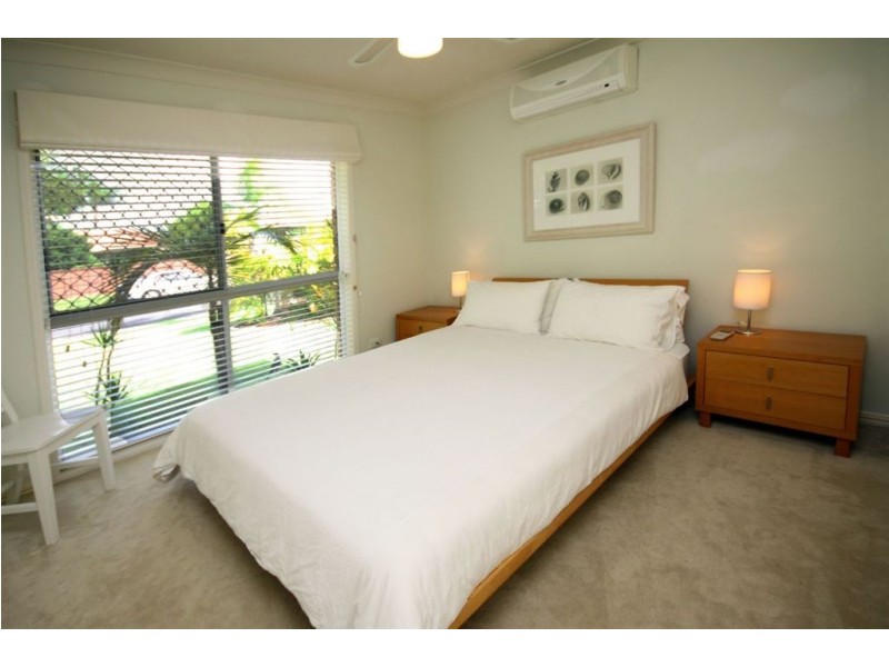 10 Cockleshell Court, Runaway Bay QLD 4216