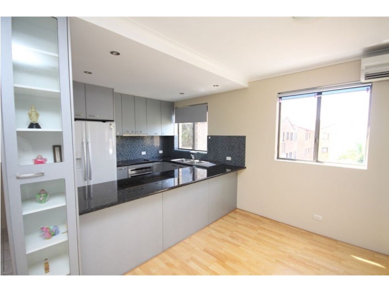 27/490 Marine Parade, Biggera Waters QLD 4216