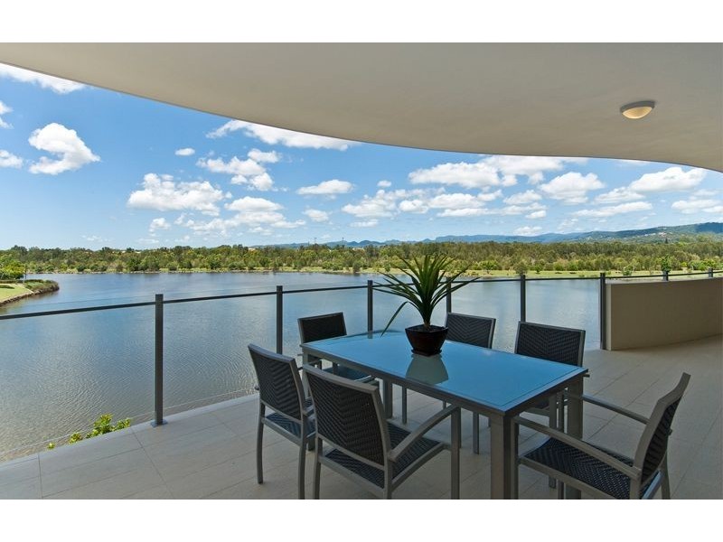4/1 Emerald Island Drive, Carrara QLD 4211