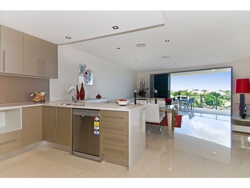4/1 Emerald Island Drive, Carrara QLD 4211