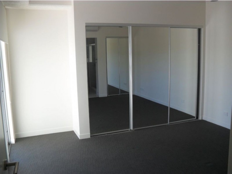 726/66 Sickle Avenue, Hope Island QLD 4212