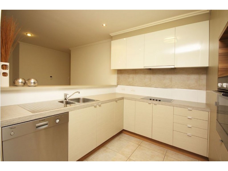 2/45 Robert Street, Labrador QLD 4215