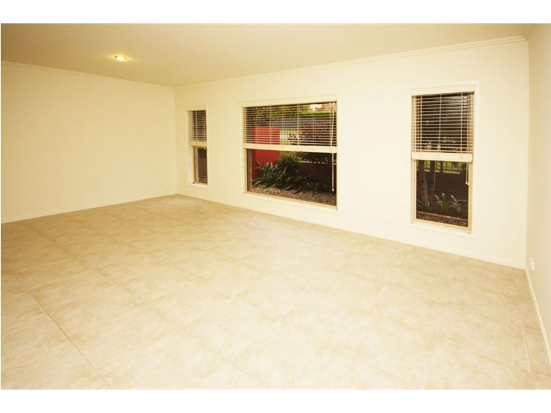 2/45 Robert Street, Labrador QLD 4215