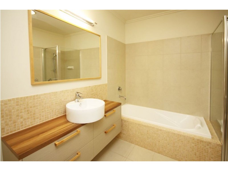 2/45 Robert Street, Labrador QLD 4215