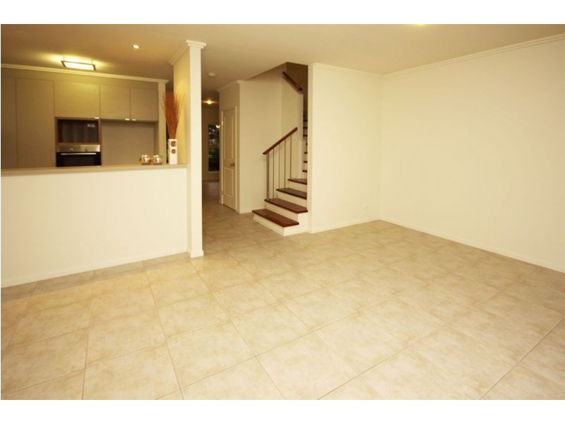 2/45 Robert Street, Labrador QLD 4215