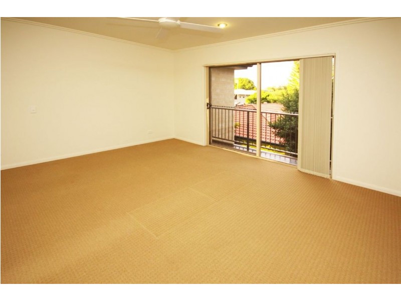 2/45 Robert Street, Labrador QLD 4215