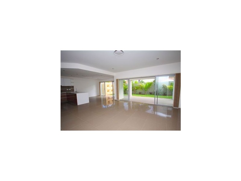 2/46 Compass Drive, Biggera Waters QLD 4216