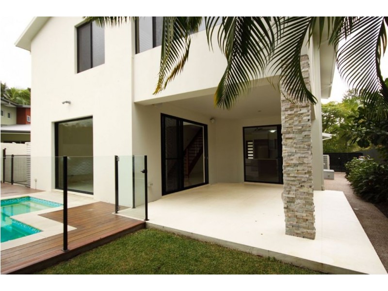 10 Kapala Street, Southport QLD 4215