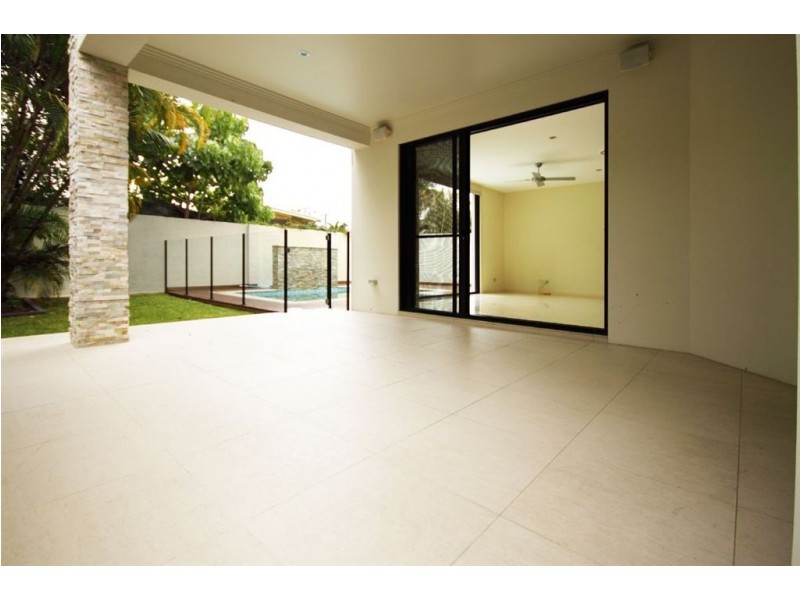 10 Kapala Street, Southport QLD 4215