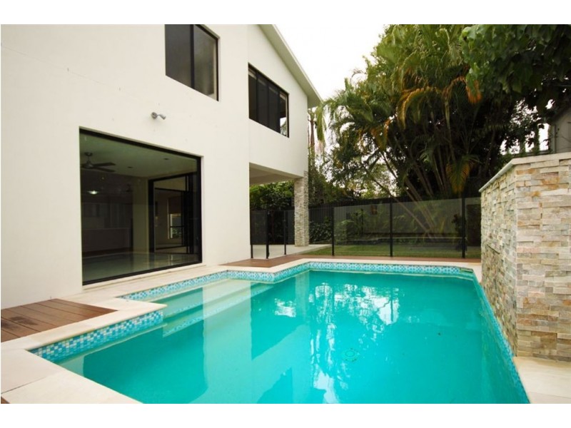 10 Kapala Street, Southport QLD 4215