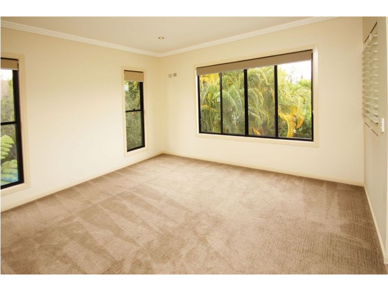 10 Kapala Street, Southport QLD 4215