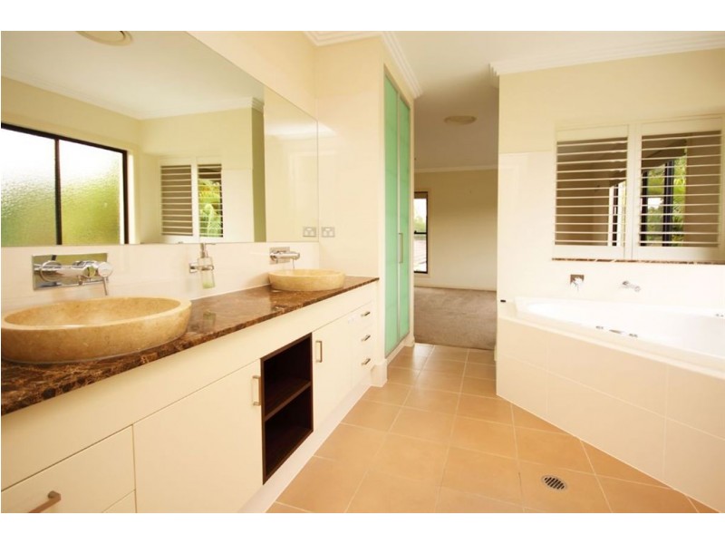 10 Kapala Street, Southport QLD 4215