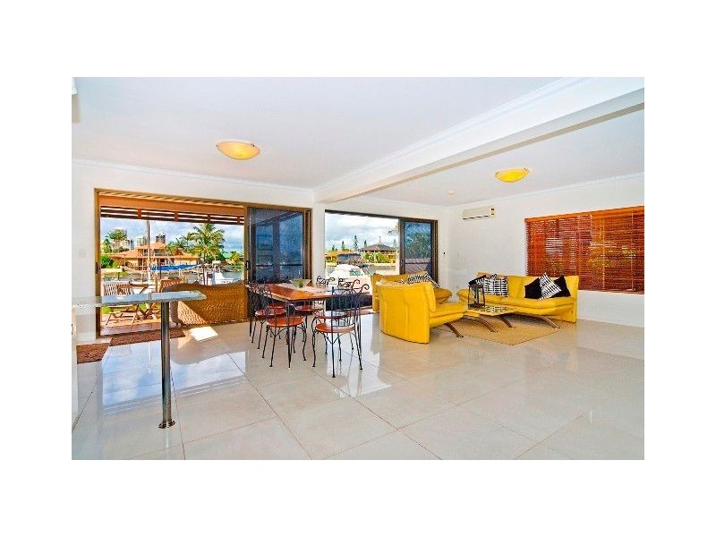 14 Markham, Runaway Bay QLD 4216