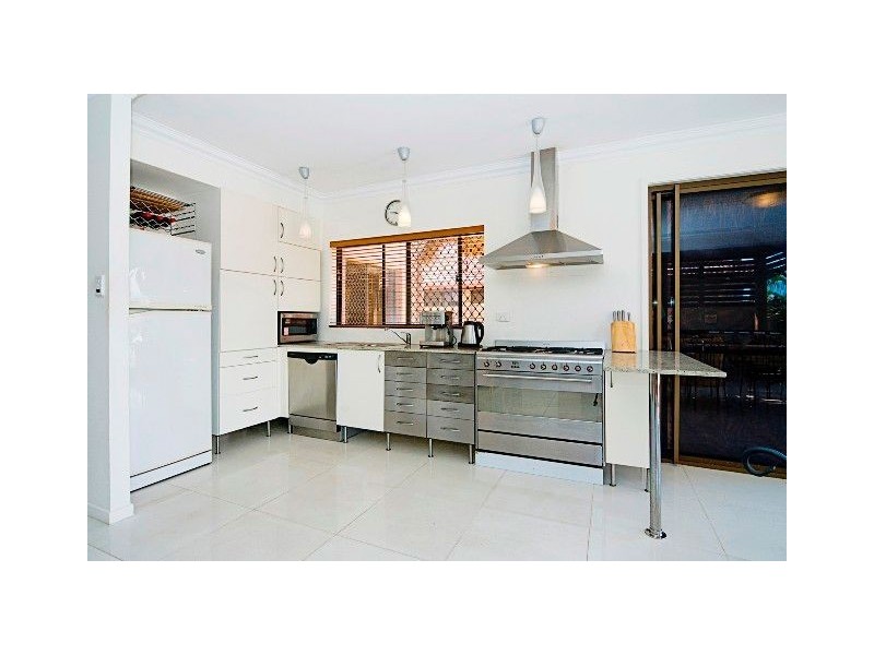 14 Markham, Runaway Bay QLD 4216