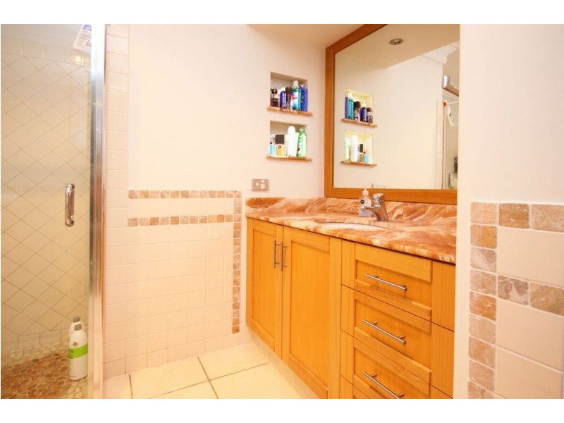 28 Oak Avenue, Surfers Paradise QLD 4217