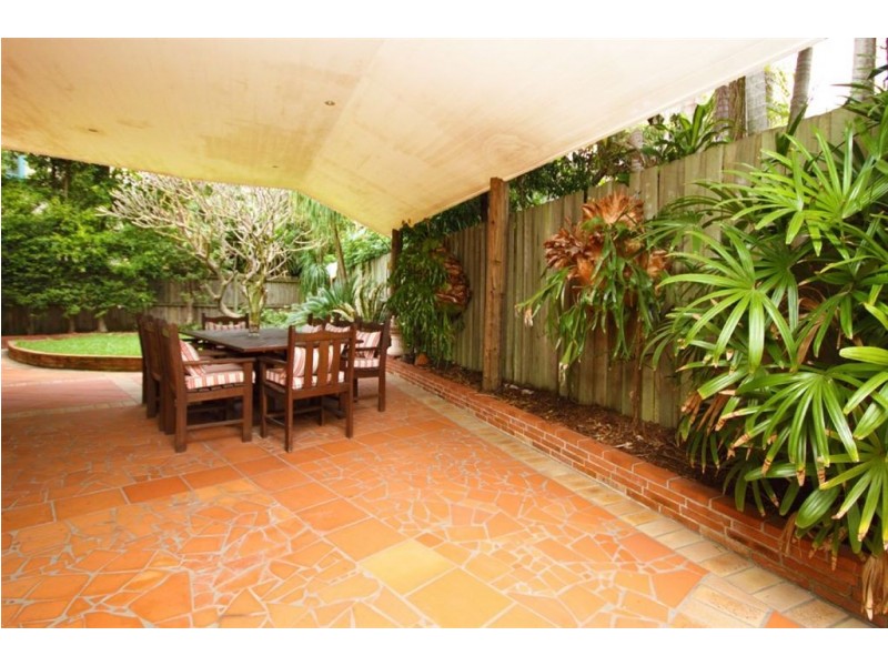 28 Oak Avenue, Surfers Paradise QLD 4217