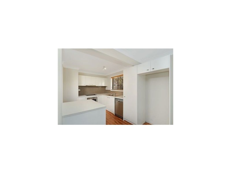 2/168 Whiting Street, Labrador QLD 4215
