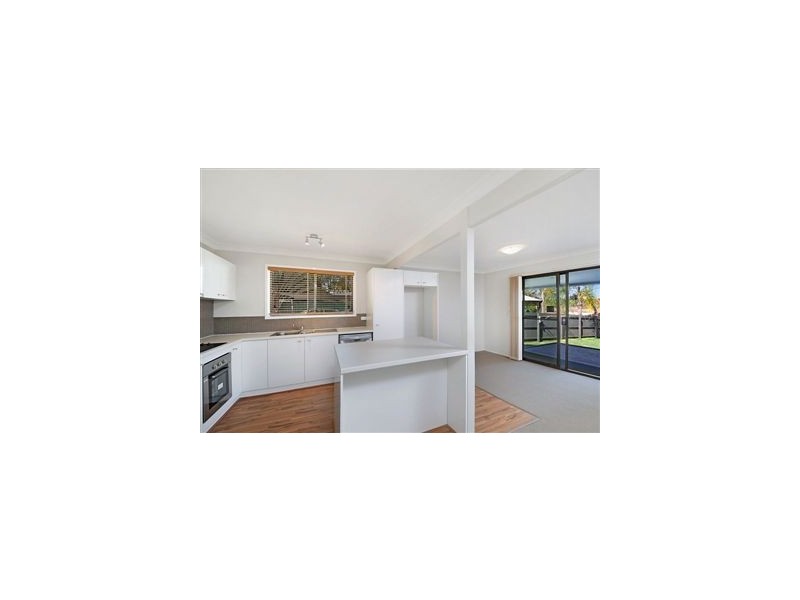 2/168 Whiting Street, Labrador QLD 4215