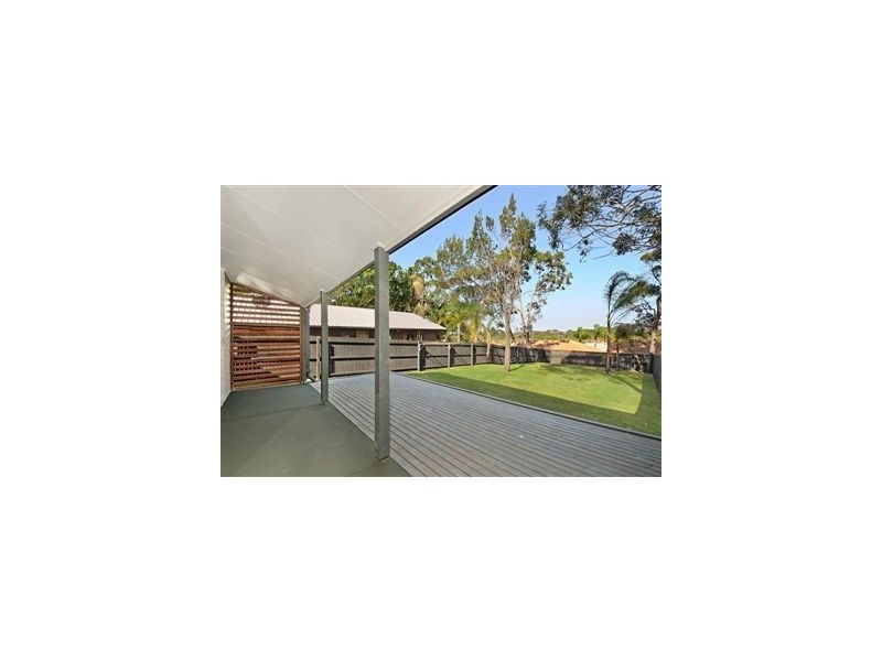 2/168 Whiting Street, Labrador QLD 4215