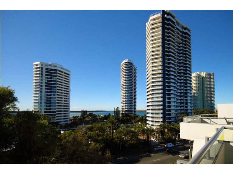 28 Bayview Street, Runaway Bay QLD 4216