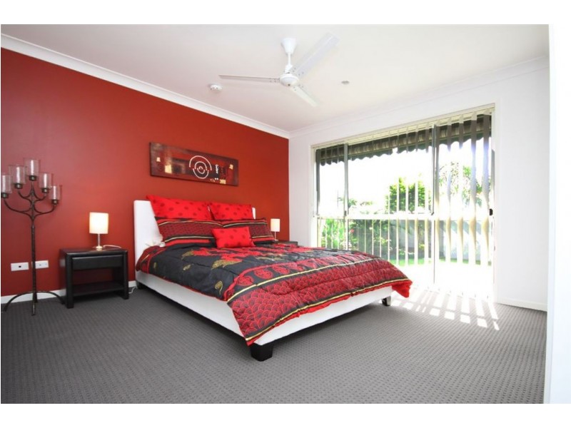 8 Hyacinth Avenue, Hollywell QLD 4216