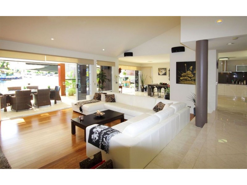 138 Morala Avenue, Runaway Bay QLD 4216