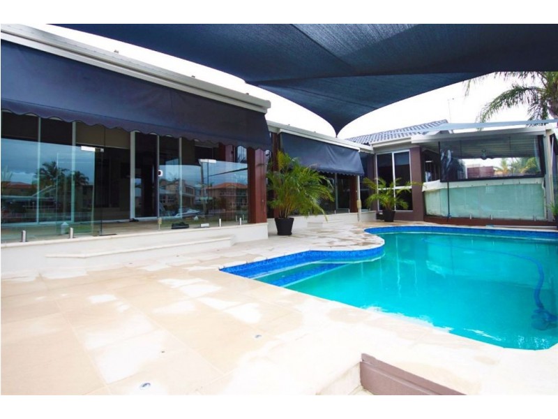 138 Morala Avenue, Runaway Bay QLD 4216