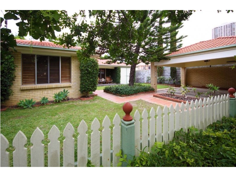 28 Oak Avenue, Surfers Paradise QLD 4217