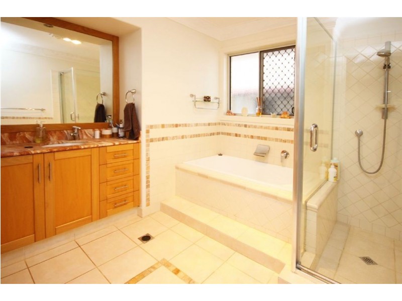 28 Oak Avenue, Surfers Paradise QLD 4217
