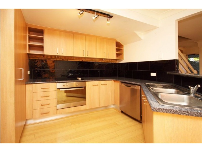 1/77 Olsen Avenue, Labrador QLD 4215