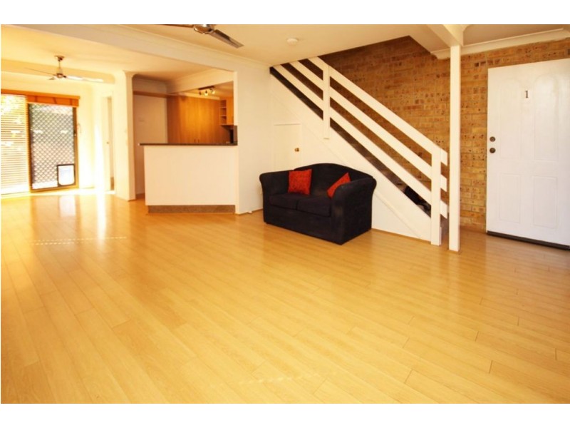 1/77 Olsen Avenue, Labrador QLD 4215