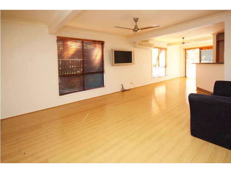 1/77 Olsen Avenue, Labrador QLD 4215