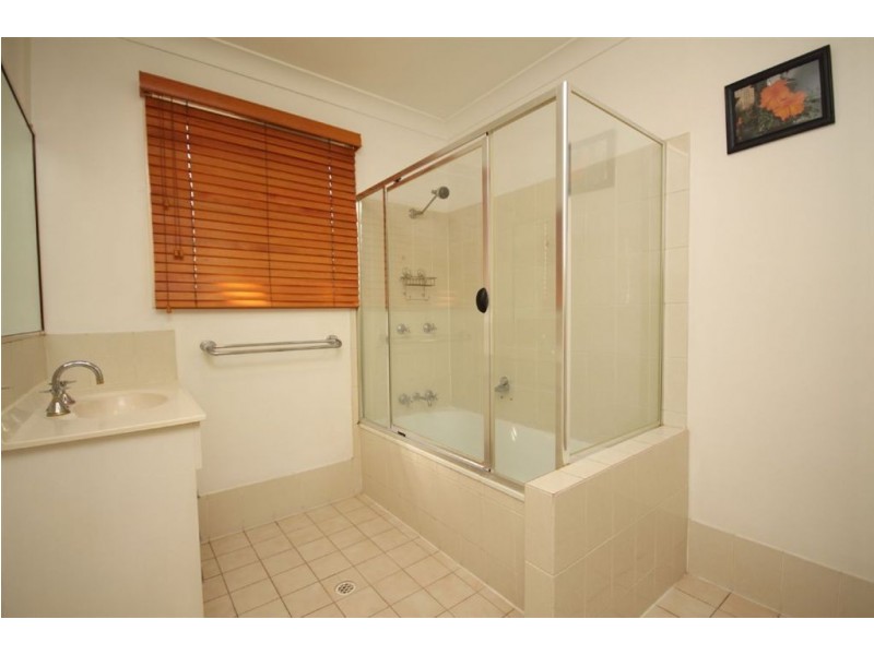 1/77 Olsen Avenue, Labrador QLD 4215