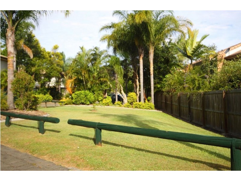 1/77 Olsen Avenue, Labrador QLD 4215