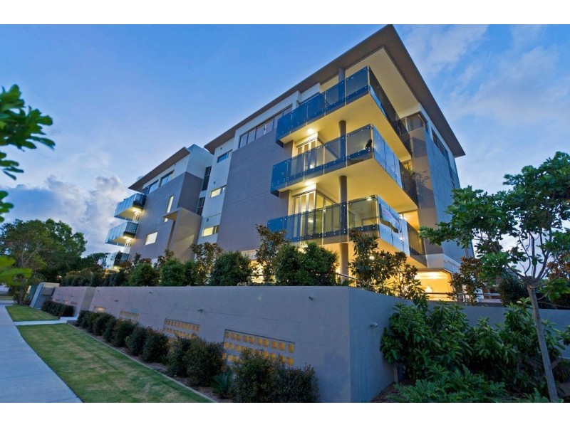 4/10 Imperial Parade, Labrador QLD 4215