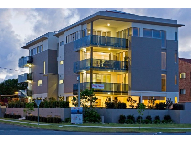 4/10 Imperial Parade, Labrador QLD 4215