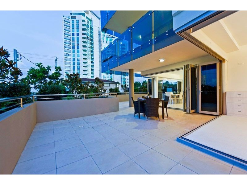 4/10 Imperial Parade, Labrador QLD 4215